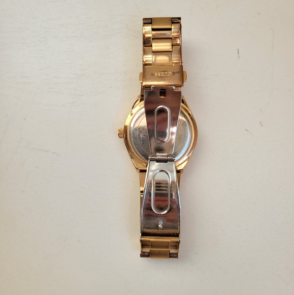 GUESS Rose Gold Watch - Picture 12 of 16